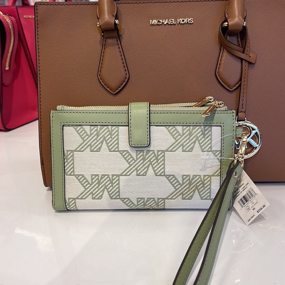 MICHAEL KORS JET SET TRAVEL 35S3GTVW7J LIGHT SAGE LG DOUBLE ZIP WRISTLET-WALLET - Picture 4 of 16